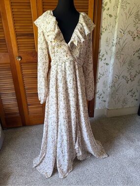 NWT In Loom cream floral maxi dress with ruffle sleeves and tie waist size M
